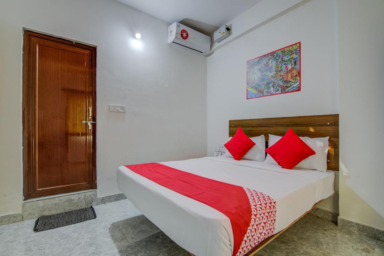 העיר בנגלור Hotel O Varcity Comforts Near Ragigudda Sri Prasanna Anjaneyaswamy Temple מראה חיצוני תמונה