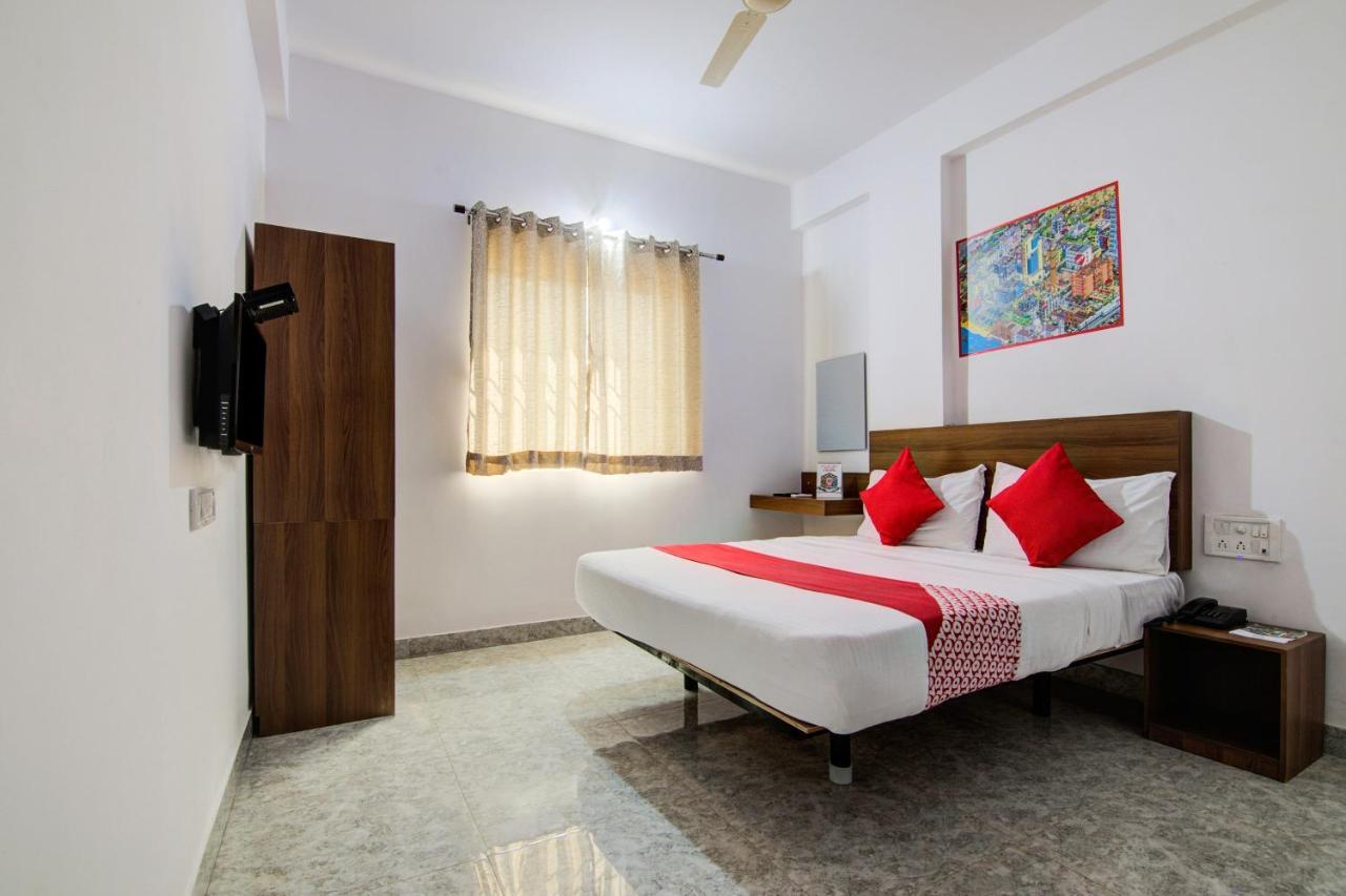 העיר בנגלור Hotel O Varcity Comforts Near Ragigudda Sri Prasanna Anjaneyaswamy Temple מראה חיצוני תמונה
