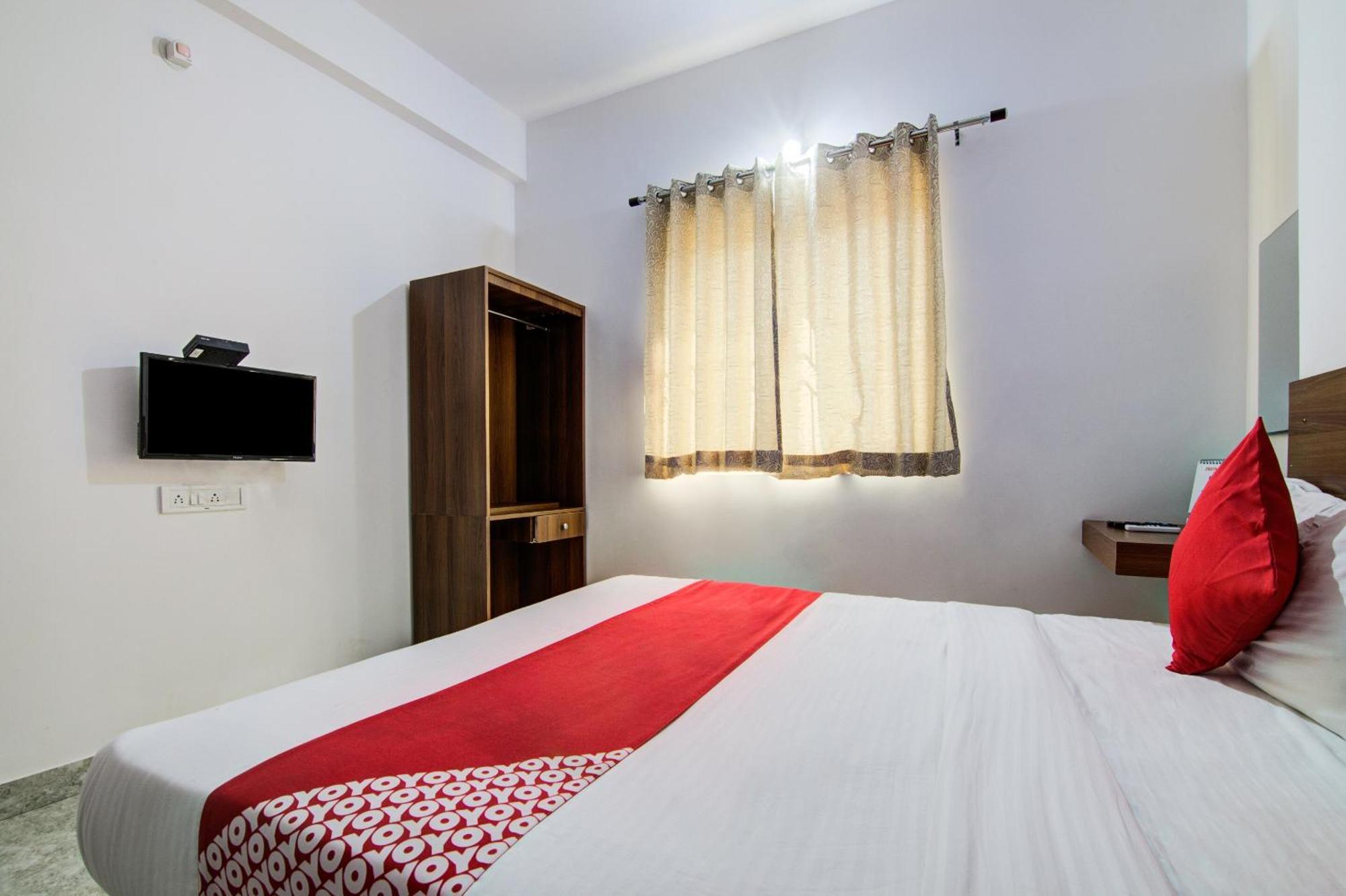 העיר בנגלור Hotel O Varcity Comforts Near Ragigudda Sri Prasanna Anjaneyaswamy Temple מראה חיצוני תמונה