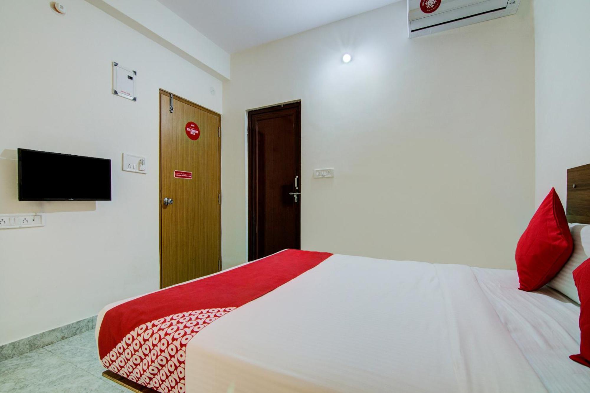 העיר בנגלור Hotel O Varcity Comforts Near Ragigudda Sri Prasanna Anjaneyaswamy Temple מראה חיצוני תמונה