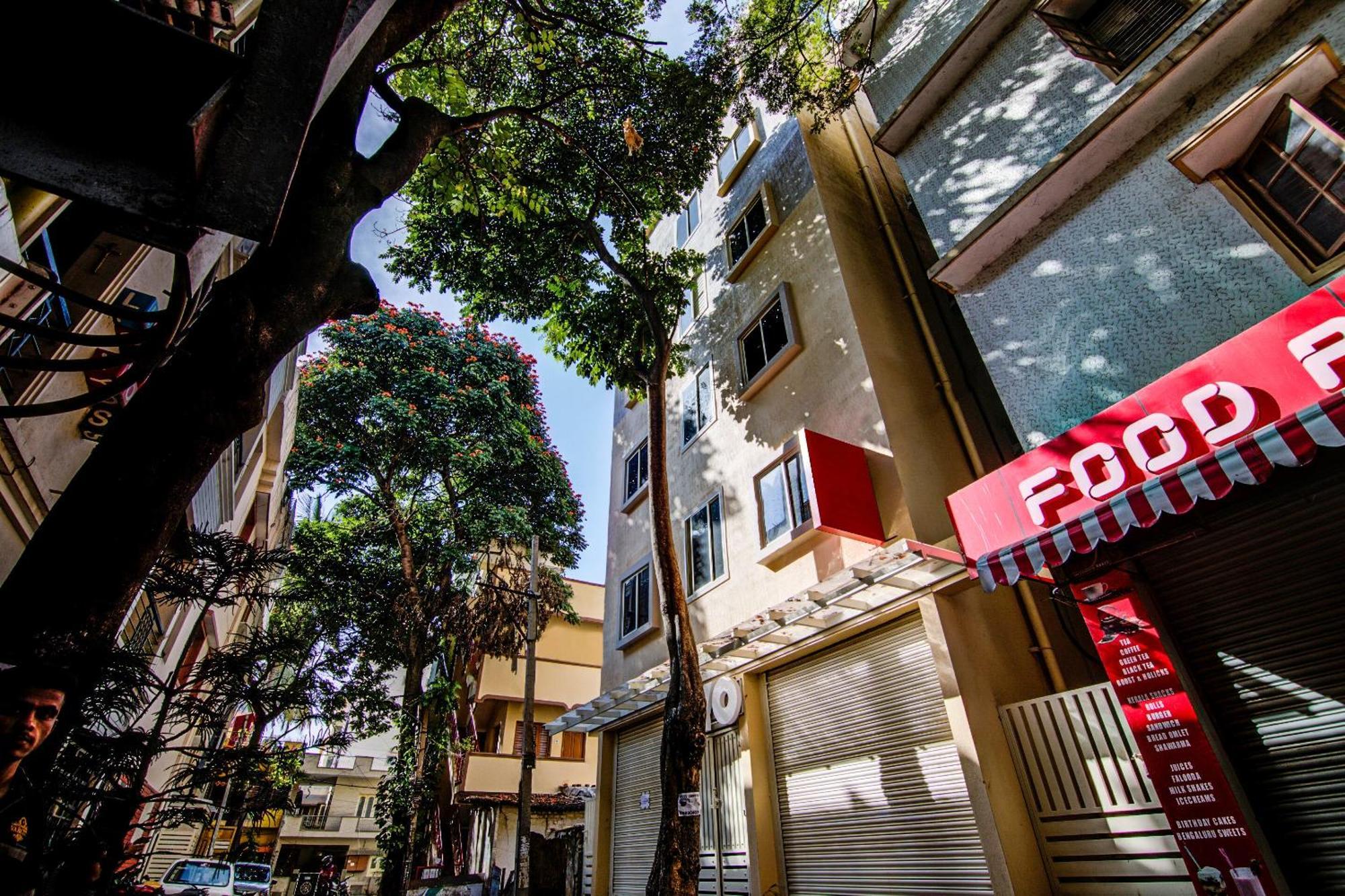 העיר בנגלור Hotel O Varcity Comforts Near Ragigudda Sri Prasanna Anjaneyaswamy Temple מראה חיצוני תמונה