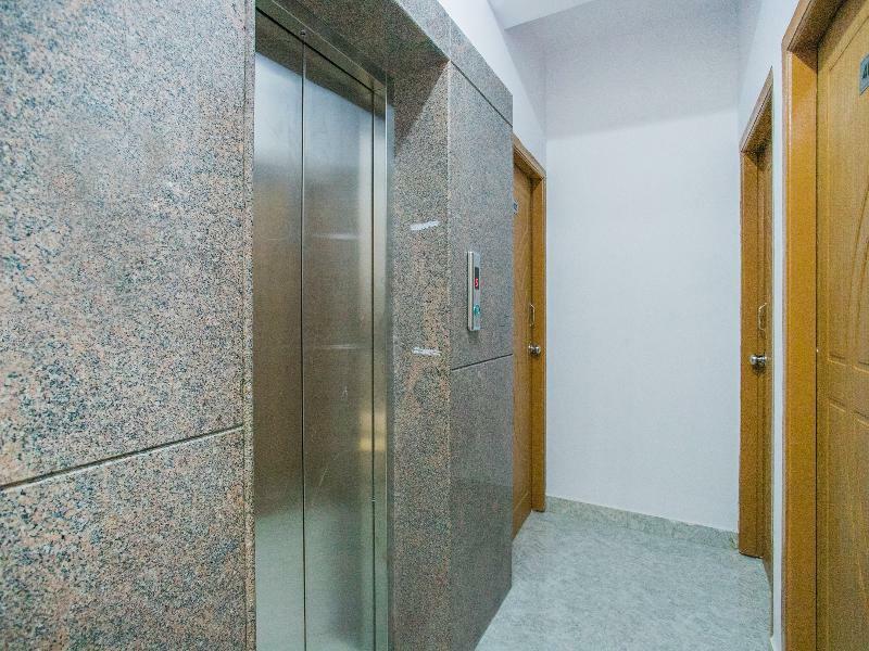 העיר בנגלור Hotel O Varcity Comforts Near Ragigudda Sri Prasanna Anjaneyaswamy Temple מראה חיצוני תמונה